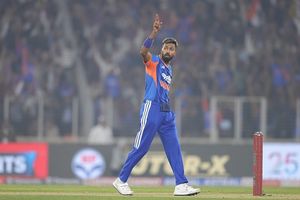 क्या हार्दिक पंड्या को टेस्ट क्रिकेट में वापस आना चाहिए? पूर्व क्रिकेटर ने खोला राज, इस खिलाड़ी को बताया फ्लॉप SportsTak Hindi