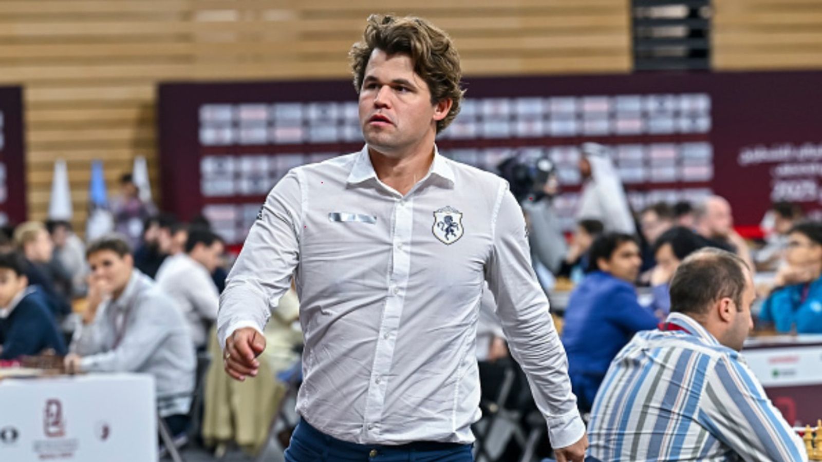 World Blitz Championship: अर्जुन एरिगैसी से हारे मैग्नस कार्लसन, फिर टेबल पर उतारा गुस्सा, देखिए Video World Blitz Championship: अर्जुन एरिगैसी से हारे मैग्नस कार्लसन, फिर टेबल पर उतारा गुस्सा, देखिए Video