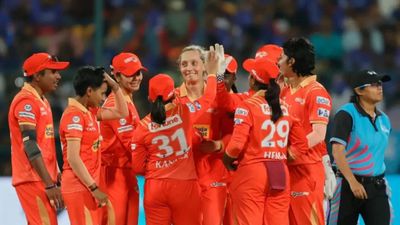 WPL 2026: गुजरात जायंट्स ने ऑस्ट्रेलियाई खिलाड़ी को फिर से बनाया कप्तान, इतने करोड़ रुपये में किया था रिटेन SportsTak Hindi