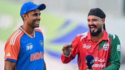 T20 World Cup 2026: ओमान की स्क्वॉड घोषित, भारत के खिलाफ फिफ्टी ठोकने वाला बाहर, लुधियाना में जन्मा खिलाड़ी कप्तान SportsTak Hindi