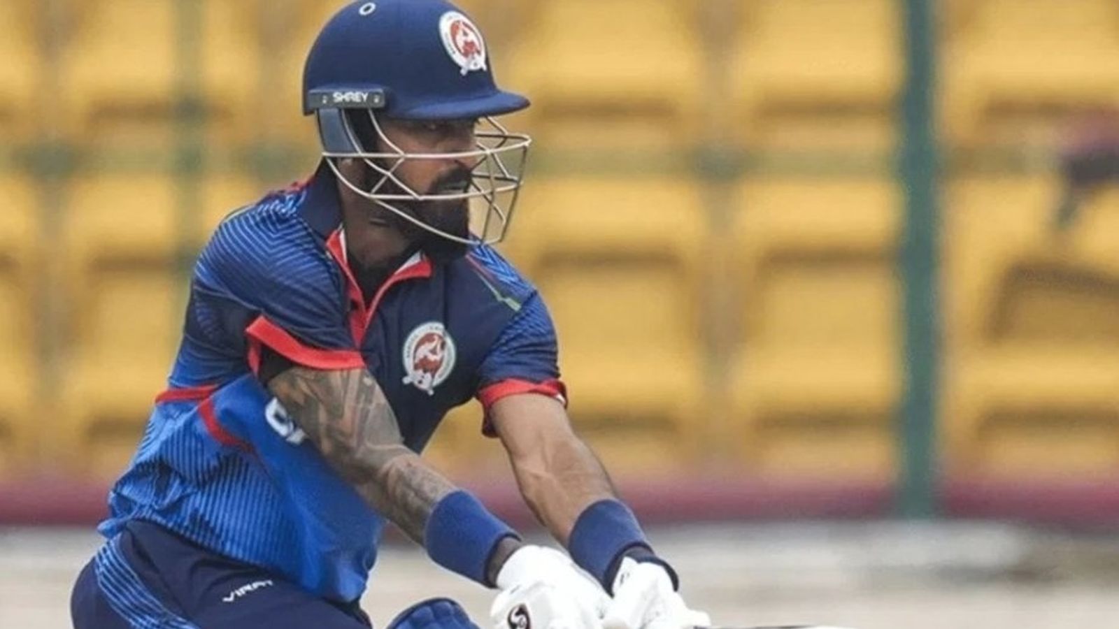 देवदत्त पडिक्कल के बाद RCB के एक और स्टार ने VHT में काटा बवाल, 18 चौके और एक छक्के के दम पर ठोका तूफानी शतक देवदत्त पडिक्कल के बाद RCB के एक और स्टार ने VHT में काटा बवाल, 18 चौके और एक छक्के के दम पर ठोका तूफानी शतक