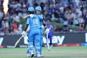 2.6 करोड़ वाले मुंबई के खिलाड़ी का बवाल, MI के खिलाफ ही 6 छक्के बरसाकर कैपिटल्स को दिलाई जीत SportsTak Hindi