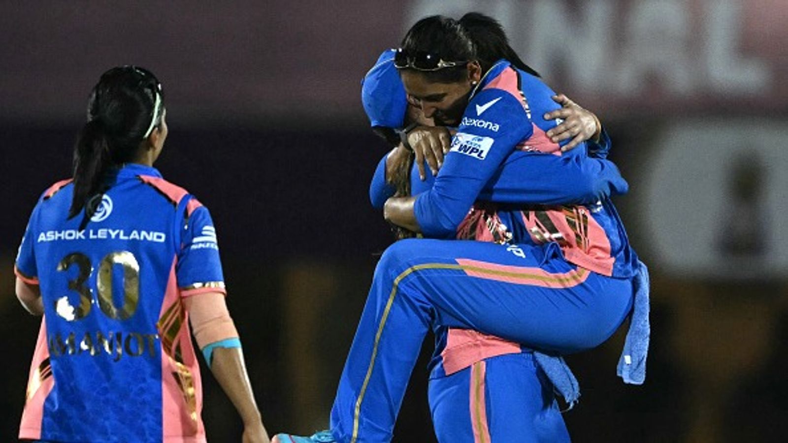 WPL के हर एक सीजन सभी टीमों का कैसा रहा प्रदर्शन? जानें पूरा रिपोर्ट कार्ड WPL के हर एक सीजन सभी टीमों का कैसा रहा प्रदर्शन? जानें पूरा रिपोर्ट कार्ड