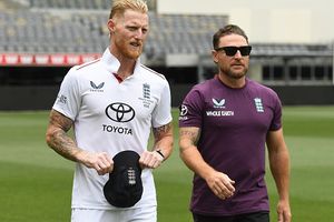 एशेज सीरीज गंवाने के बाद क्या ब्रेंडन मैक्कलम के हाथ से जाएगी इंग्लैंड टीम की कोचिंग? बेन स्टोक्स ने सब कुछ कर दिया साफ SportsTak Hindi