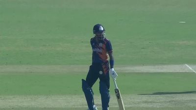 हार्दिक पंड्या का वनडे में गरजा बल्ला, 133 रन की पारी में 11 छक्के उड़ाकर टीम को संकट से निकाला हार्दिक पंड्या