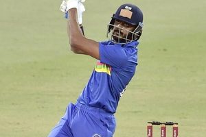 अक्षर पटेल का 13 साल का लंबा इंतजार खत्म, ठोका अपने लिस्ट ए करियर का पहला शतक, 130 की तूफानी पारी में लगाए 10 चौके और 5 छक्के SportsTak Hindi