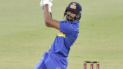 अक्षर पटेल का 13 साल का लंबा इंतजार खत्म, ठोका अपने लिस्ट ए करियर का पहला शतक, 130 की तूफानी पारी में लगाए 10 चौके और 5 छक्के SportsTak Hindi