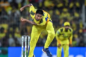 IPL 2026: मुस्तफिजुर रहमान को ये तीन खिलाड़ी KKR में कर सकते हैं रिप्लेस, जानें किसमें कितना दम SportsTak Hindi