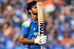 IND vs NZ : शतक जड़ने के बाद ODI टीम इंडिया से बाहर हुए गायकवाड़ तो भड़के अश्विन, रोहित-कोहली का नाम लेकर ये क्या कह दिया ? SportsTak Hindi