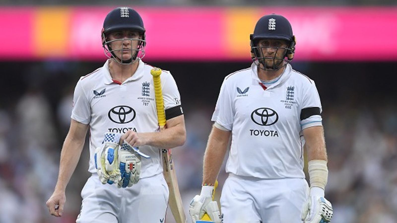 AUS vs ENG : रूट-ब्रूक ने सिडनी में जमाए पैर, इंग्लैंड ने पहले दिन 3 विकेट पर बनाए 211 रन AUS vs ENG : रूट-ब्रूक ने सिडनी में जमाए पैर, इंग्लैंड ने पहले दिन 3 विकेट पर बनाए 211 रन