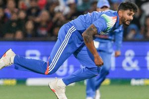 नीतीश रेड्डी को वनडे टीम में चुनकर क्या भारत ने गलती की, ऋतुराज गायकवाड़ पर पूर्व क्रिकेटर ने दिया बड़ा बयान SportsTak Hindi