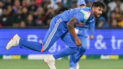 नीतीश रेड्डी को वनडे टीम में चुनकर क्या भारत ने गलती की, ऋतुराज गायकवाड़ पर पूर्व क्रिकेटर ने दिया बड़ा बयान SportsTak Hindi