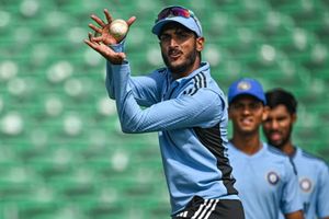 12 महीने पहले चोटों ने बिगाड़ा करियर, खेल से हुआ दूर, अब रनों और विकेटों की कर रहा बारिश, टीम इंडिया में भी मिली जगह SportsTak Hindi