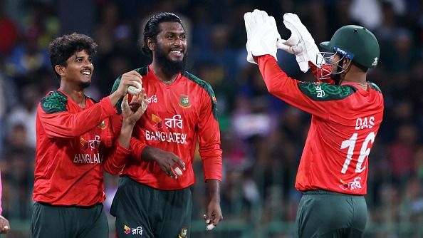 Bangladesh's Mahedi Hasan (L) celebrate with his teammate Litton Das (R) Bangladesh's Mahedi Hasan (L) celebrate with his teammate Litton Das (R)