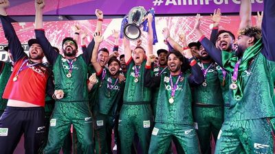 कप्तान सैम करन की धुआंधार पारी, डेजर्ट वाइपर्स ने पहली बार जीता ILT20 का खिताब, फाइनल में पोलार्ड की MI को 46 रन से पीटा SportsTak Hindi