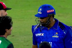 ILT20 में पाकिस्तानी खिलाड़ी को काइरन पोलार्ड से पंगा लेना पड़ा महंगा, वेस्ट इंडीज के पूर्व कप्तान ने दिया मुंहतोड़ जवाब, VIDEO SportsTak Hindi