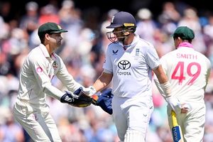 Ashes: जो रूट की बदौलत इंग्लैंड ने ठोके 384 तो जवाब में ऑस्ट्रेलिया ने 2 विकेट गंवा बनाए 166 रन, शतक के करीब हेड SportsTak Hindi