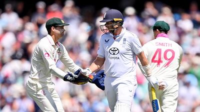 Ashes: जो रूट की बदौलत इंग्लैंड ने ठोके 384 तो जवाब में ऑस्ट्रेलिया ने 2 विकेट गंवा बनाए 166 रन, शतक के करीब हेड SportsTak Hindi