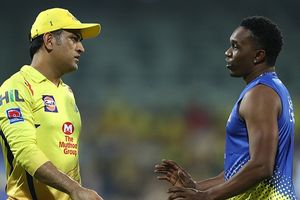 धोनी ने जब मैदान पर ड्वेन ब्रावो से कुछ ऐसा कहा जिसे सुन पूर्व क्रिकेटर रह गया था दंग, अब किया खुलासा SportsTak Hindi