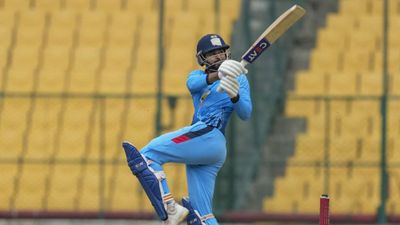 श्रेयस अय्यर का वापसी में धूम-धड़ाका, उड़ाई आतिशी फिफ्टी, 155 की स्ट्राइक रेट से कूटे रन SportsTak Hindi