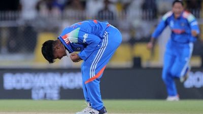 भारतीय गेंदबाज ने वर्ल्ड कप जीता तो 13 साल बाद पिता को मिला इंसाफ, MP पुलिस में हुई बहाली, 2012 में हुए थे सस्पेंड SportsTak Hindi