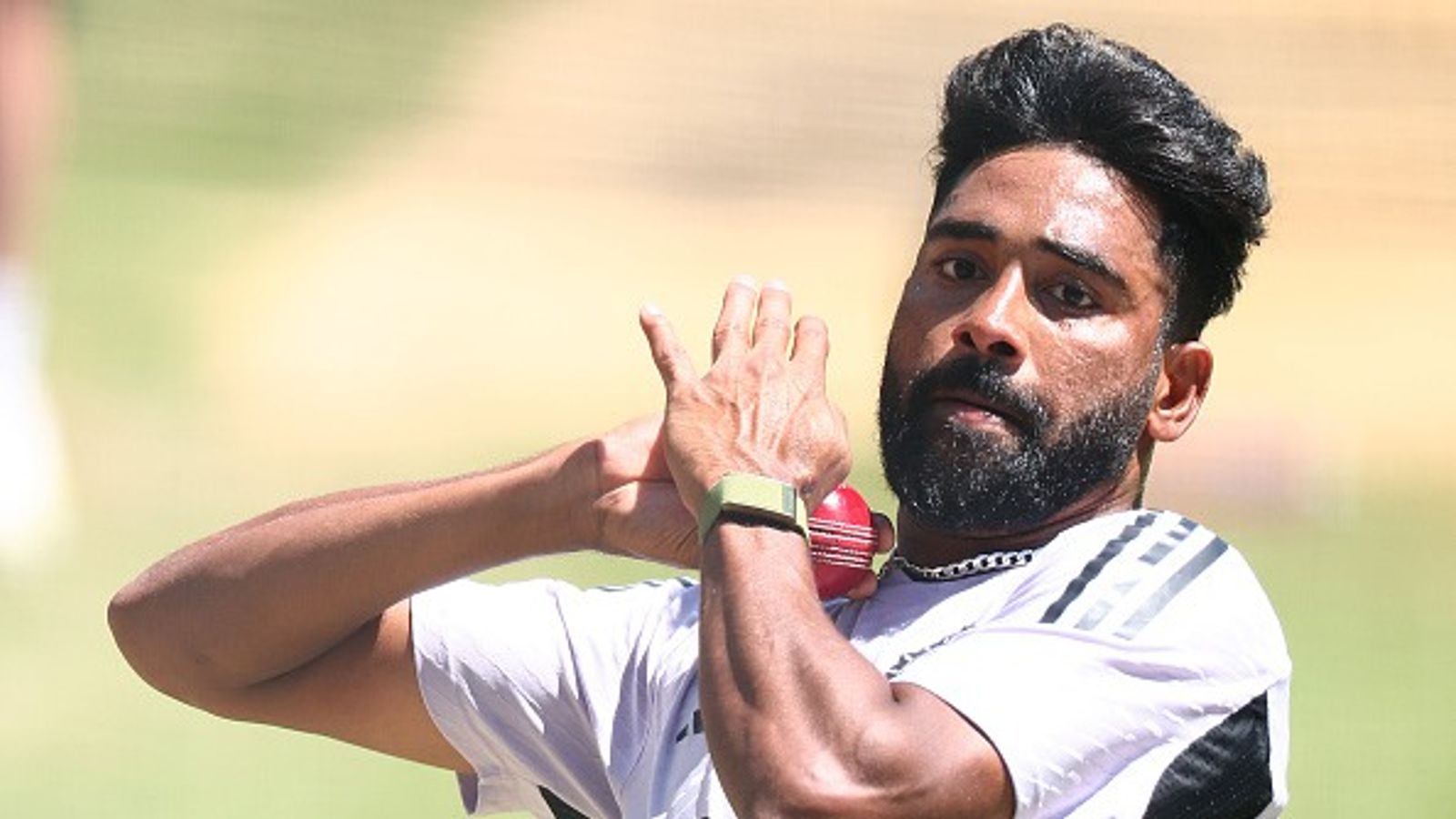 NZ के खिलाफ ODI सीरीज से ठीक पहले मोहम्मद सिराज का गेंदबाजी में जलवा, बंगाल की टीम पर बरसे NZ के खिलाफ ODI सीरीज से ठीक पहले मोहम्मद सिराज का गेंदबाजी में जलवा, बंगाल की टीम पर बरसे