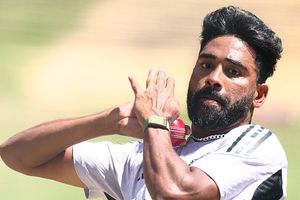 NZ के खिलाफ ODI सीरीज से ठीक पहले मोहम्मद सिराज का गेंदबाजी में जलवा, बंगाल की टीम पर बरसे SportsTak Hindi