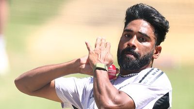 NZ के खिलाफ ODI सीरीज से ठीक पहले मोहम्मद सिराज का गेंदबाजी में जलवा, बंगाल की टीम पर बरसे SportsTak Hindi