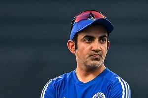 क्या गौतम गंभीर को सिर्फ एक फॉर्मेट का कोच बन जाना चाहिए, कई मैच साथ खेलने वाले साथी क्रिकेटर का बयान वायरल SportsTak Hindi