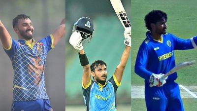 विजय हजारे के पहले 6 राउंड के 112 मैचों में लगे 108 शतक, बल्लेबाजों का बजा डंका, पहले दिन ही 22 बैटर्स ने ठोकी सेंचुरी SportsTak Hindi