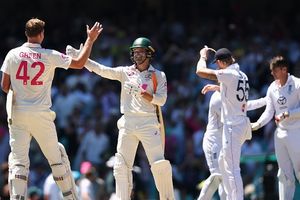 AUS vs ENG : सिडनी में भी ऑस्ट्रेलिया का दबदबा, 4-1 से घर में जीती एशेज सीरीज, अंग्रेजों की हार से हुई विदाई SportsTak Hindi