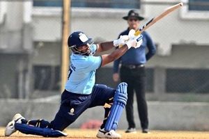 6,4,6,4,6...सरफराज खान ने अभिषेक शर्मा के ओवर में कूटे 30 रन, 15 गेंद मे जड़ी रिकॉर्ड फिफ्टी फिर भी एक रन से हारी मुंबई SportsTak Hindi