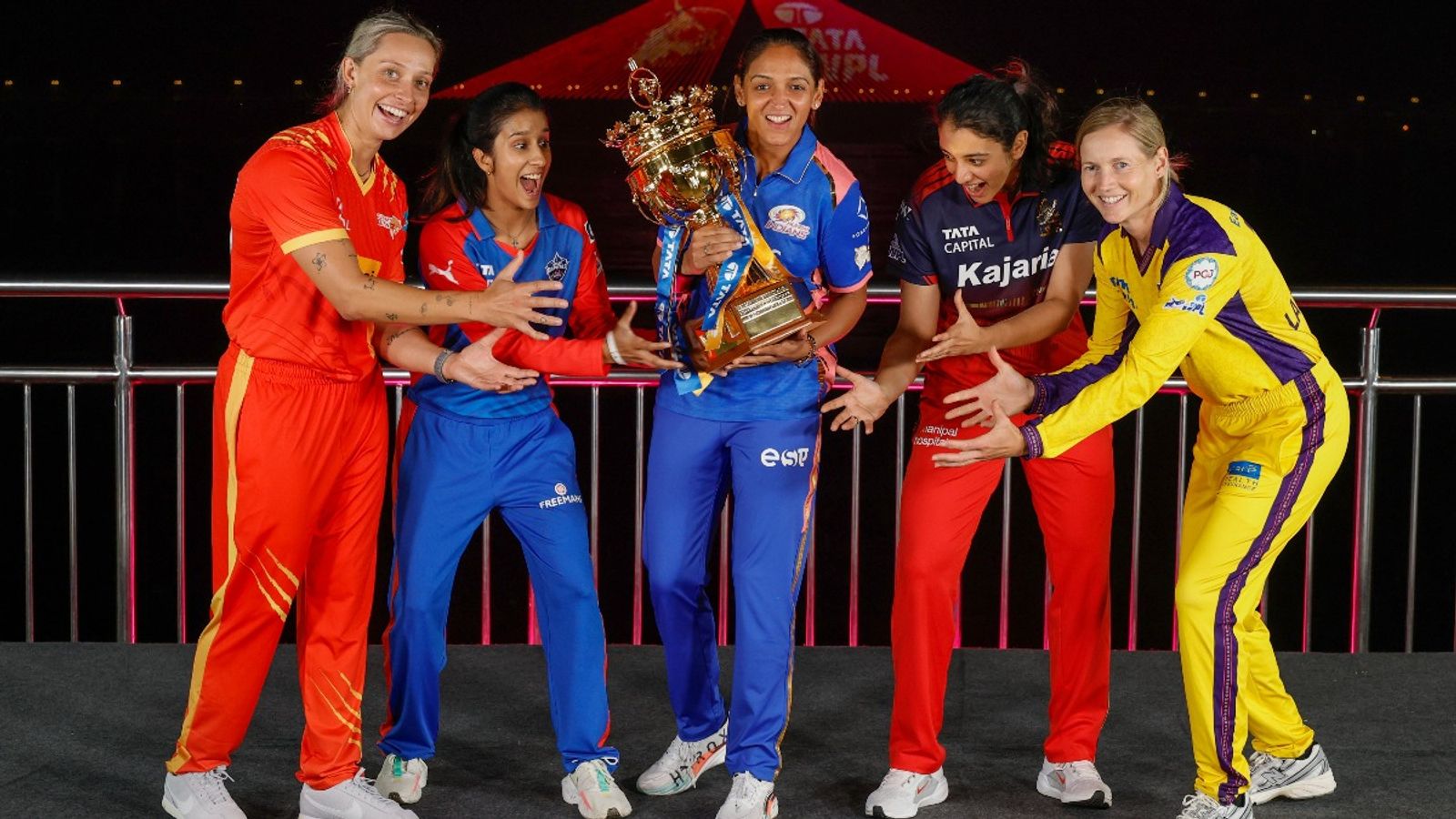 WPL 2026 : मुंबई और आरसीबी के बीच आज पहली जंग, कब, कहां और किस एप पर देखें Live Streaming WPL 2026 : मुंबई और आरसीबी के बीच आज पहली जंग, कब, कहां और किस एप पर देखें Live Streaming