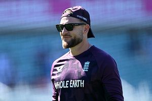 एशेज में हार के बाद इंग्लैंड के कोच ब्रैंडन मैकलम को बताया 'जुआरी', पूर्व दिग्गज का फूटा गुस्सा SportsTak Hindi