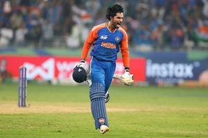 शुभमन गिल नहीं बल्कि ये खिलाड़ी बन सकता है तिलक वर्मा का रिप्लेसमेंट, जानें कौन है ये धुरंधर ? SportsTak Hindi