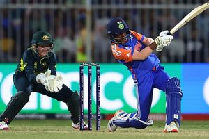 WPL 2026 : RCB को लगा बड़ा झटका, 14 दिनों के लिए पूजा वस्त्राकर टीम से बाहर, जानें क्यों ? SportsTak Hindi