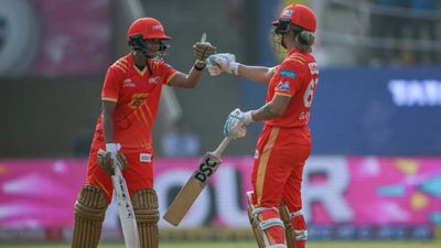 UPW vs GG: गुजरात जायंट्स ने जीता रनों की बारिश वाला मुकाबला, यूपी वॉरियर्ज को 10 रन से पीटा SportsTak Hindi