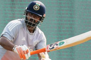 IND vs NZ: ऋषभ पंत चोटिल, मैच से पहले टीम इंडिया की बढ़ी टेंशन, प्रैक्टिस के दौरान कमर के ऊपर लगी चोट SportsTak Hindi