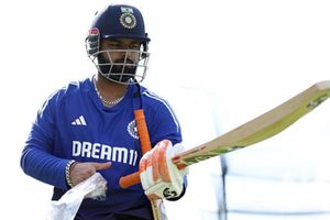 ऋषभ पंत चोट के कारण न्यूजीलैंड के खिलाफ वनडे सीरीज से बाहर, भारत को करारा झटका SportsTak Hindi