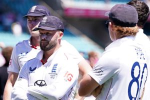 एशेज में इंग्लैंड के घटिया खेल की कलई खुली, स्टोक्स-मैक्कलम में दरार, पैसे उड़ाए-शराब गटकाई, कसिनो होटल में रुके खिलाड़ी SportsTak Hindi