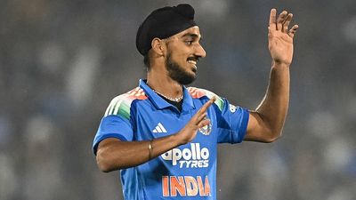 शुभमन गिल ने अर्शदीप सिंह की जगह मोहम्मद सिराज को खिलाने पर तोड़ी चुप्पी, पहले वनडे में जीत के बाद बताई वजह SportsTak Hindi