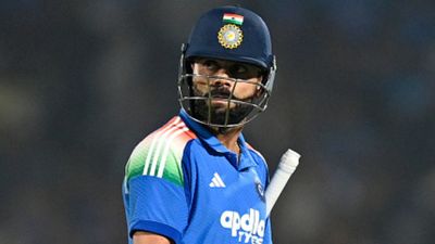 विराट कोहली दर्शकों के इस बर्ताव से खुश नहीं, धोनी का नाम लेते हुए वडोदरा में कही मन की बात SportsTak Hindi