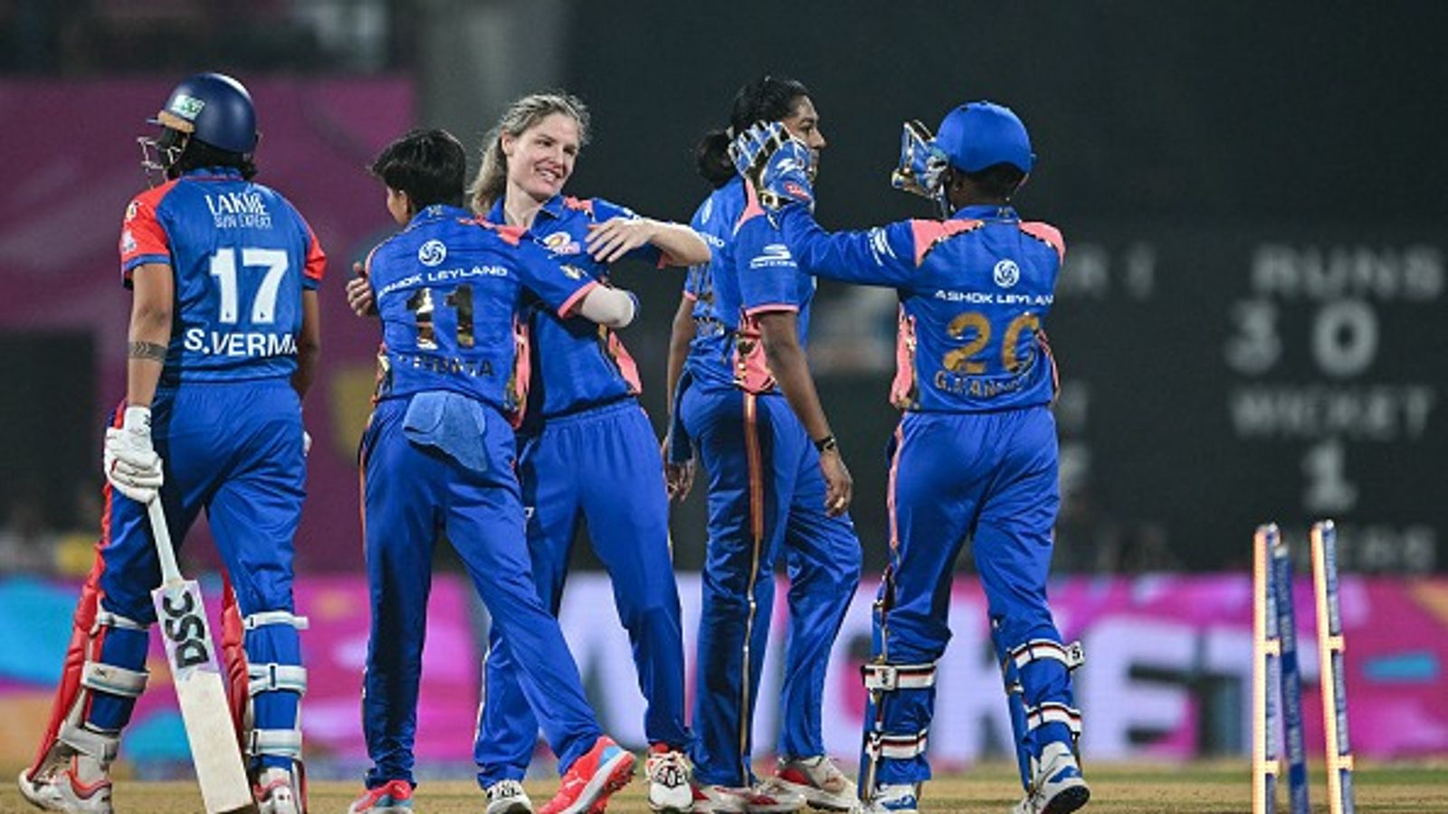 WPL के इतने मैचों से फैंस हो सकते हैं नदारद, नहीं मिलेगी एंट्री, जानें क्या है वजह WPL के इतने मैचों से फैंस हो सकते हैं नदारद, नहीं मिलेगी एंट्री, जानें क्या है वजह