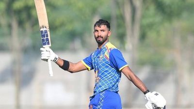 Vijay Hazare Trophy: देवदत्त पडिक्कल ने कर्नाटक को क्वार्टरफाइनल में पहुंचाया, VJD नियम के तहत मुंबई टूर्नामेंट से बाहर SportsTak Hindi