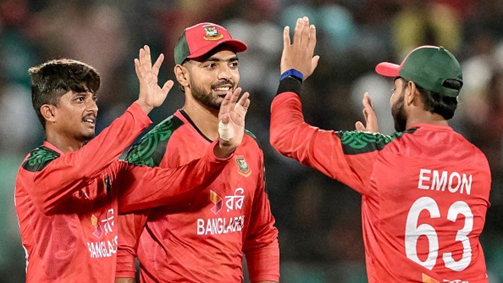 ICC और BCB के बीच मीटिंग, भारत से बाहर टी20 वर्ल्ड कप 2026 के मैच खेलने की मांग पर बांग्लादेश अड़ा ICC और BCB के बीच मीटिंग, भारत से बाहर टी20 वर्ल्ड कप 2026 के मैच खेलने की मांग पर बांग्लादेश अड़ा