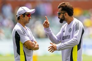 विराट कोहली और गौतम गंभीर क्या एक-दूसरे से बात नहीं करते? भारतीय कोच ने तोड़ी चुप्पी, रोहित शर्मा को लेकर भी दिया बड़ा बयान SportsTak Hindi