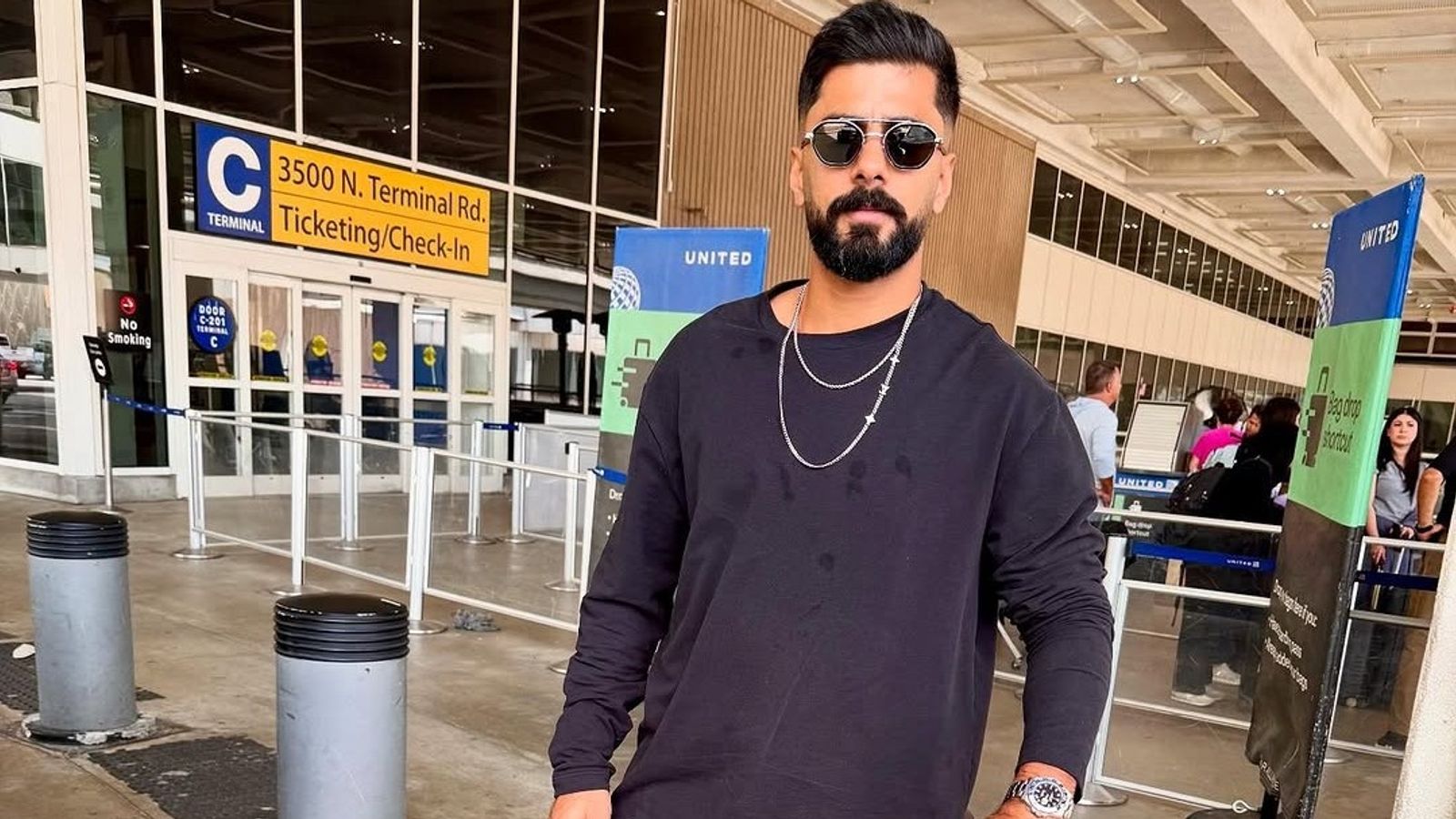 पाकिस्तान मूल के अमेरिकी गेंदबाज ने पहले भारत का VISA नहीं मिलने का किया दावा, फिर हटा दी पोस्ट पाकिस्तान मूल के अमेरिकी गेंदबाज ने पहले भारत का VISA नहीं मिलने का किया दावा, फिर हटा दी पोस्ट