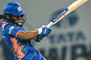 WPL 2026: गुजरात को मिली सीजन की पहली हार, MI ने सात विकेट से दी मात, कप्तान हरमनप्रीत ने लगाई लगातार दूसरी फिफ्टी SportsTak Hindi