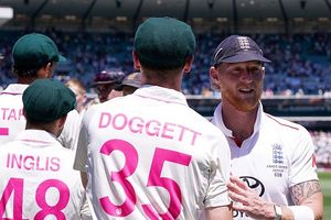 पिंक बॉल से डरा इंग्लैंड, ऑस्ट्रेलिया के साथ की मीटिंग, अगली एशेज के लिए लिया बड़ा फैसला SportsTak Hindi