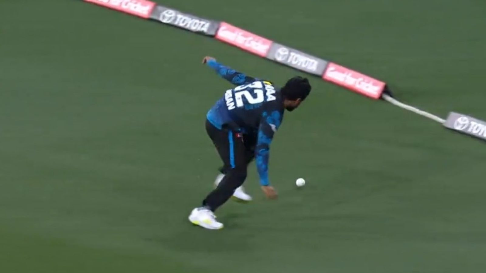 मैदान पर फिर हुई पाकिस्तान की जग हंसाई,रिजवान के बाद एक और खिलाड़ी की फजीहत मैदान पर फिर हुई पाकिस्तान की जग हंसाई,रिजवान के बाद एक और खिलाड़ी की फजीहत